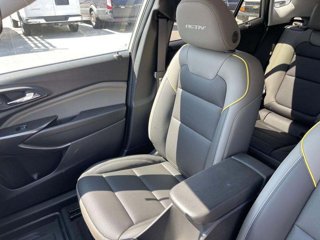 New 2026 Chevrolet Trax ACTIV w/ Sunroof Package FWD image 24