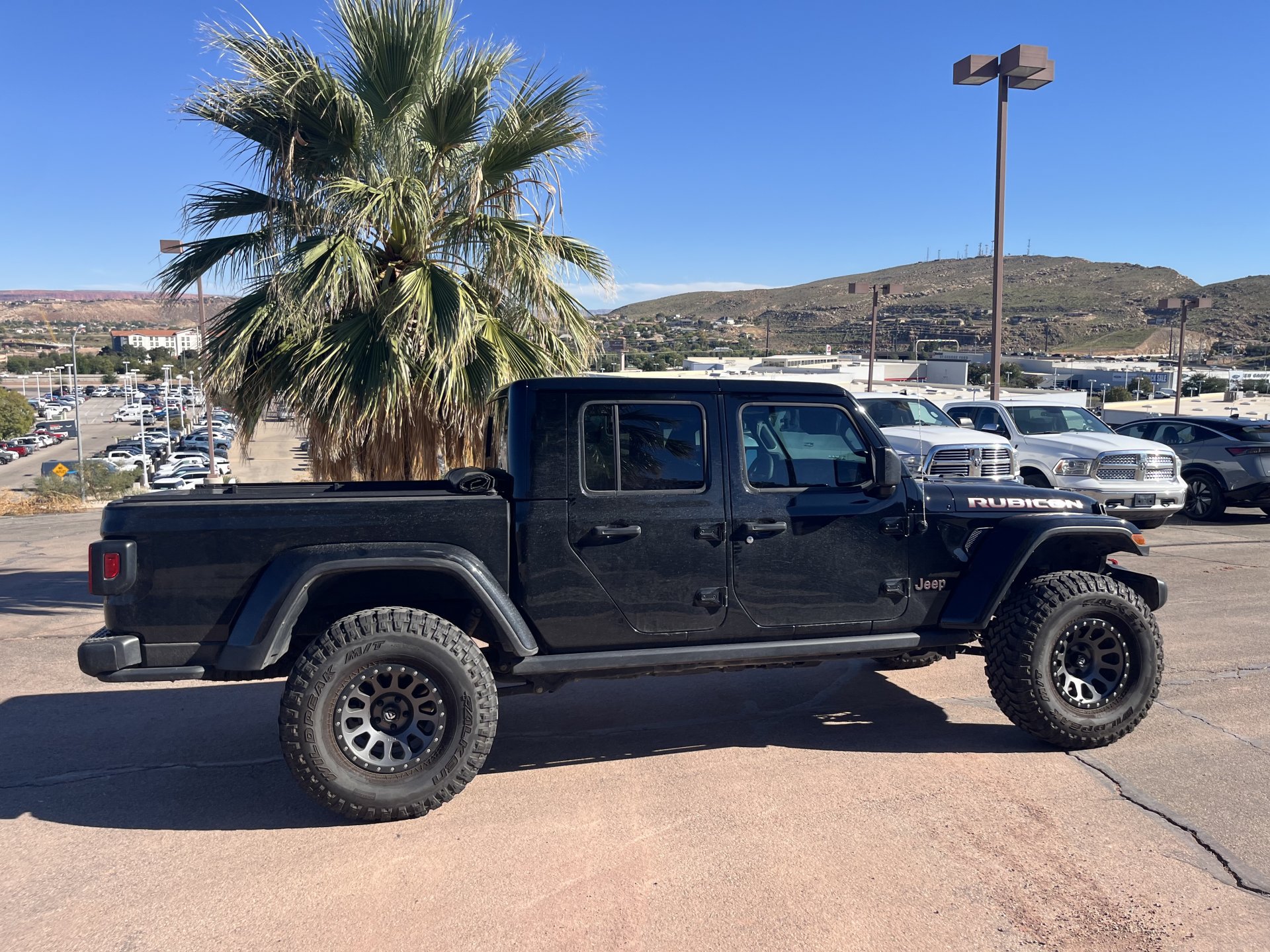 Used 2023 Jeep Gladiator Rubicon w/ Trailer Tow Package AWD/4WD image 8
