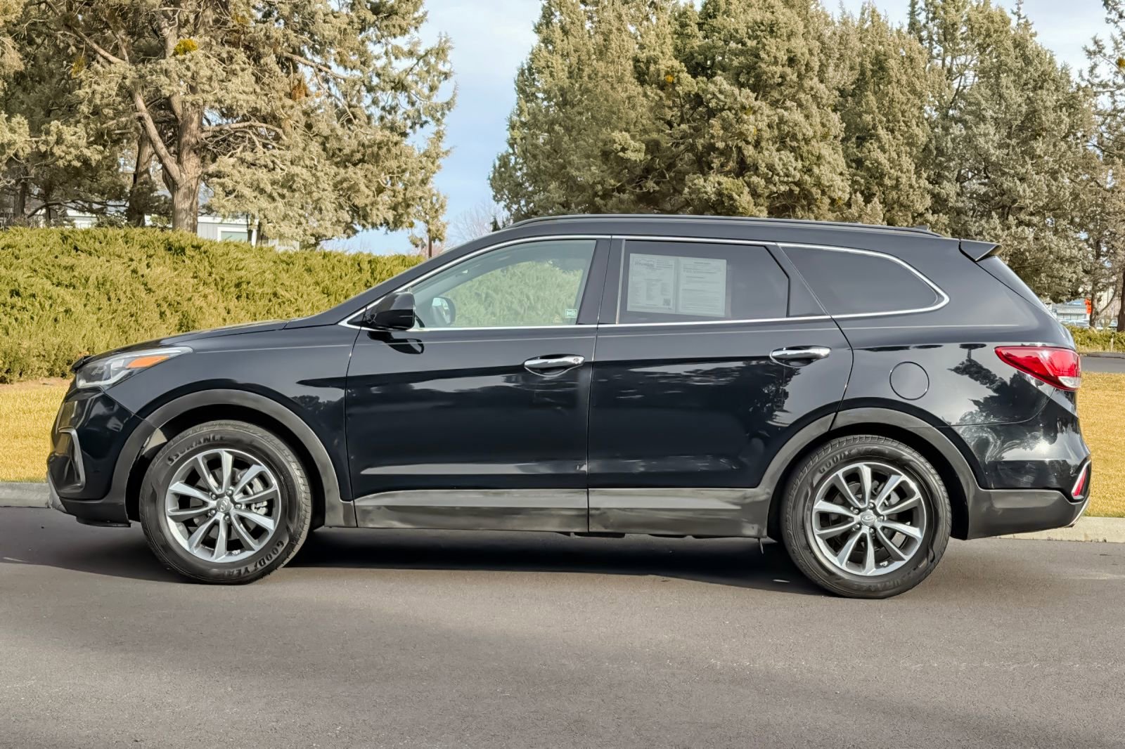 Used 2017 Hyundai Santa Fe SE image 8