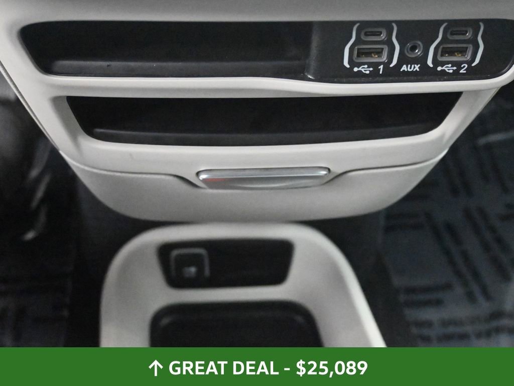 Used 2024 Chrysler Pacifica Touring-L image 33