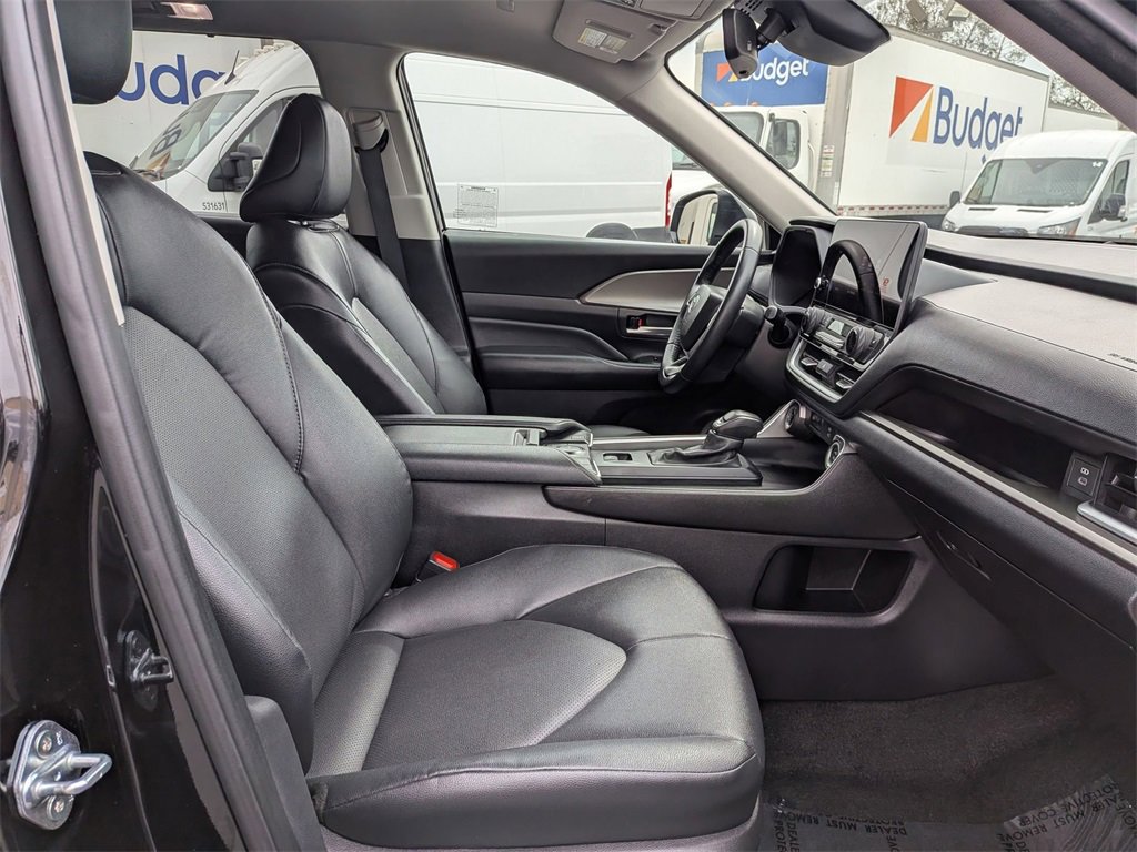 Used 2025 Toyota Grand Highlander AWD image 32