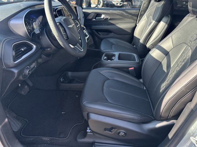 New 2026 Chrysler Pacifica Select image 9