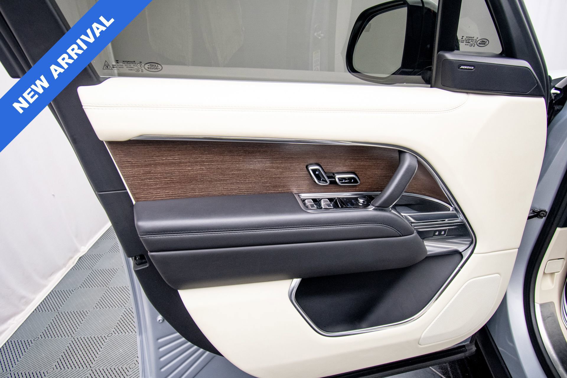 Used 2023 Land Rover Range Rover SE image 27