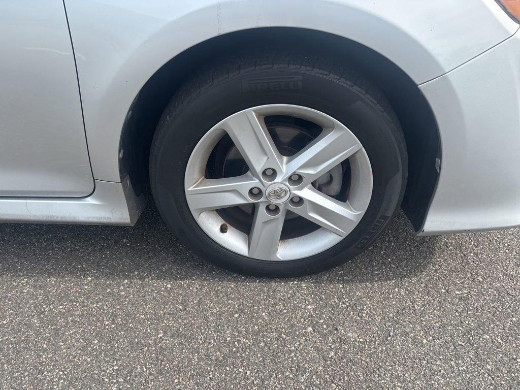 Used 2012 Toyota Camry SE w/ Leather Pkg FWD image 9