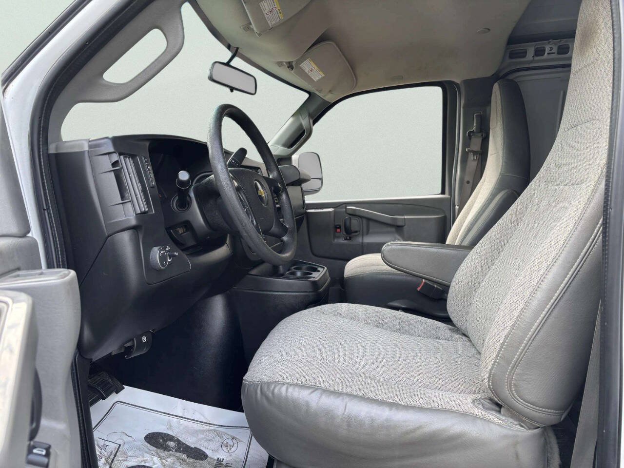 Used 2016 Chevrolet Express 3500 Extended RWD image 11