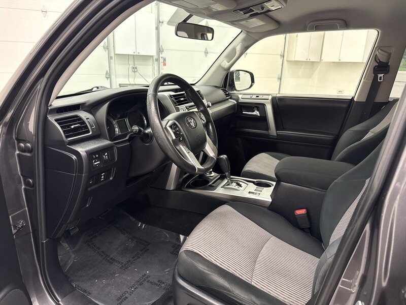 Used 2018 Toyota 4Runner SR5 AWD/4WD image 10