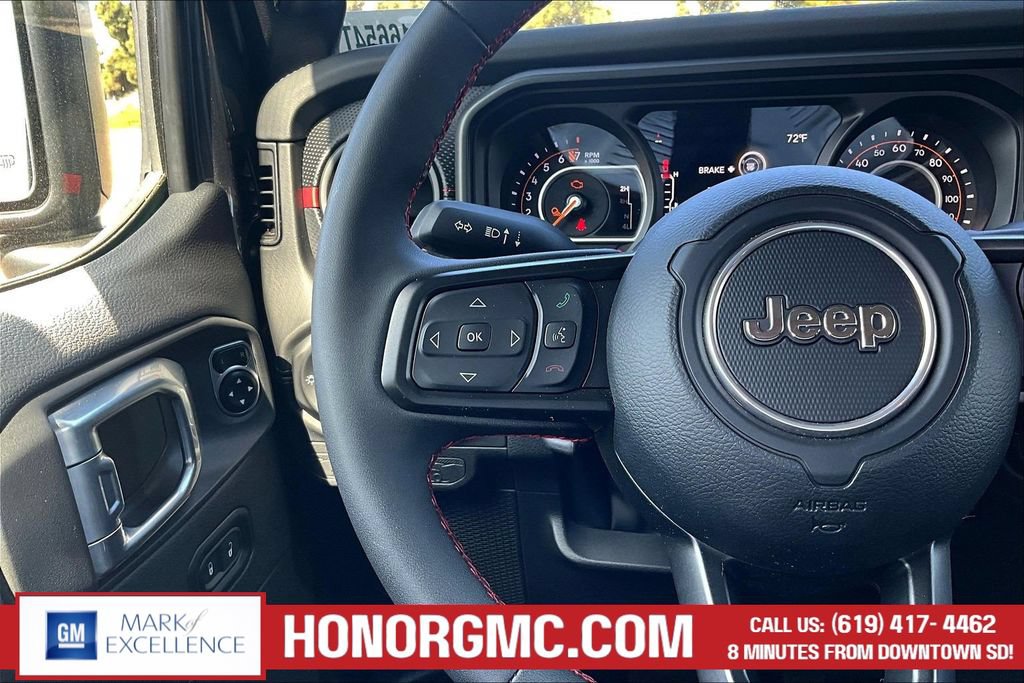 Used 2024 Jeep Gladiator Rubicon w/ Technology Group AWD/4WD image 12
