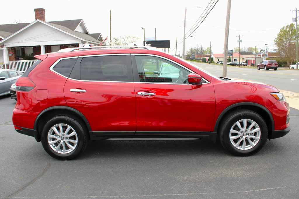 Used 2017 Nissan Rogue SV image 5