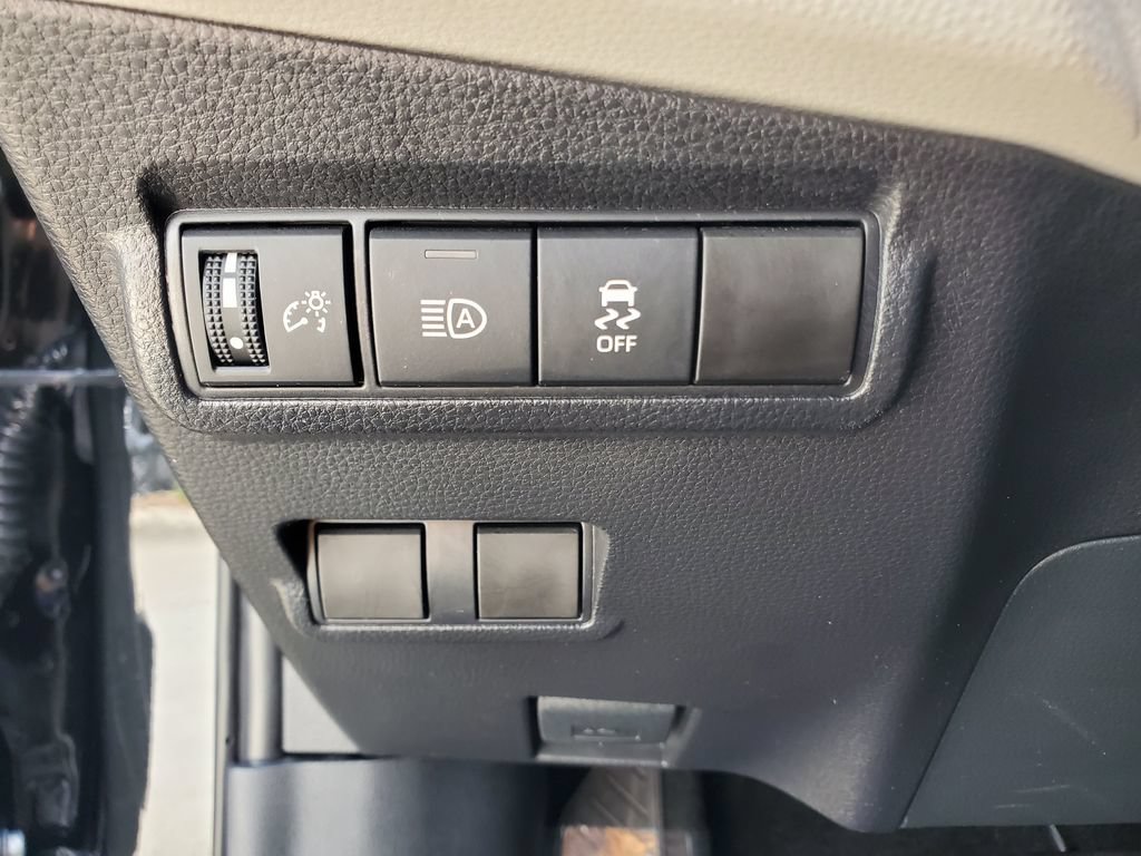 Used 2026 Toyota Corolla Cross LE FWD image 20