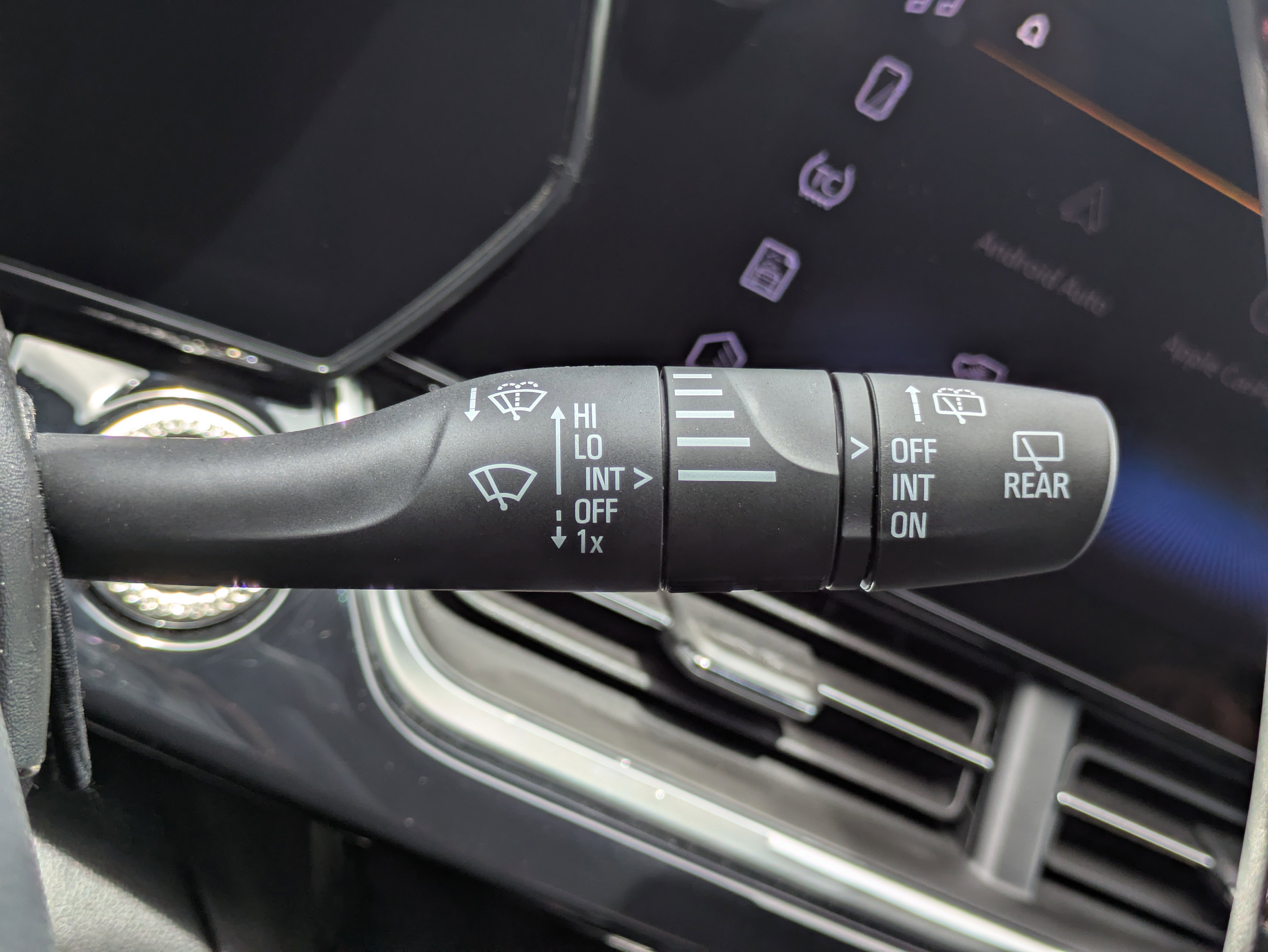 Used 2025 Chevrolet Trax RS w/ Sunroof Package FWD image 19