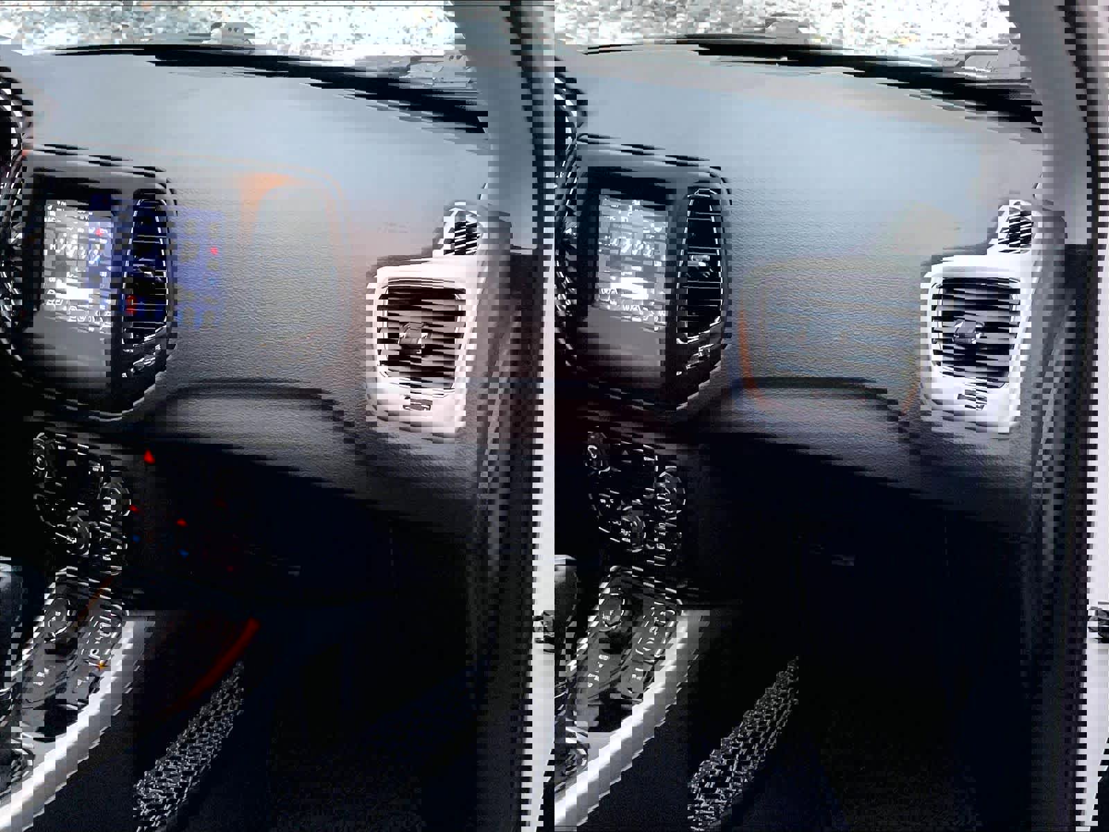 Used 2019 Jeep Compass Latitude w/ Cold Weather Group image 25