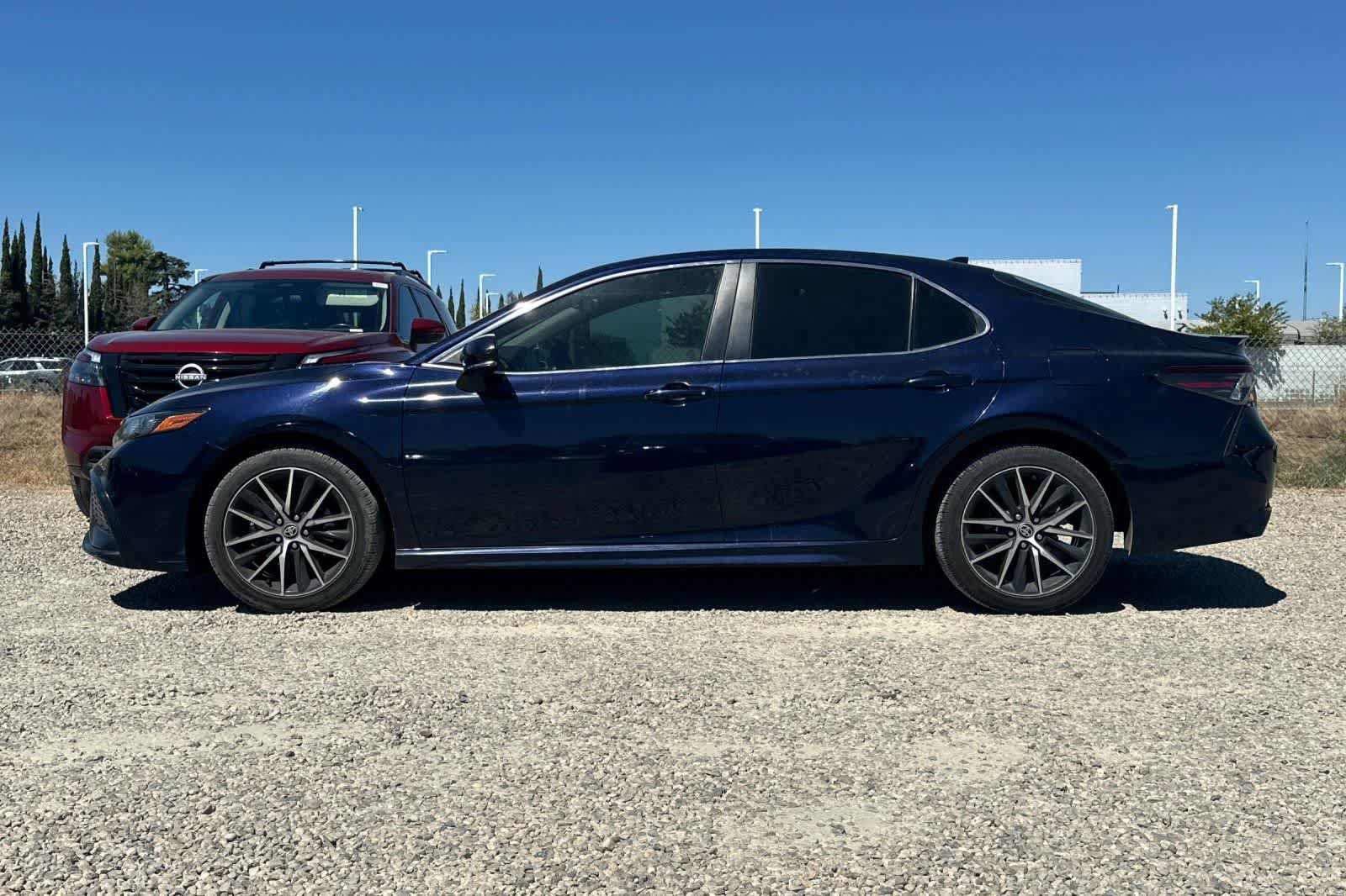 Used 2022 Toyota Camry SE FWD image 6