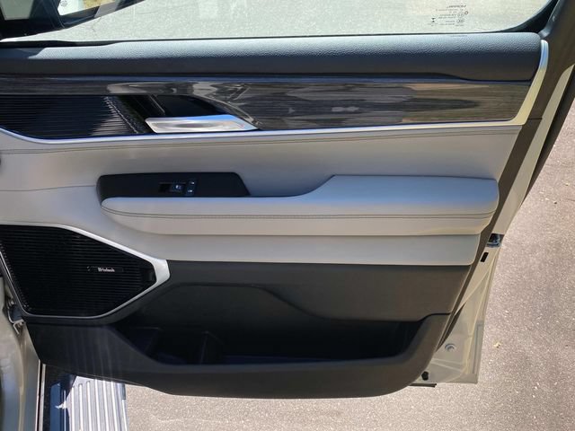 Used 2022 Jeep Wagoneer Series III w/ Premium Group I AWD/4WD image 38