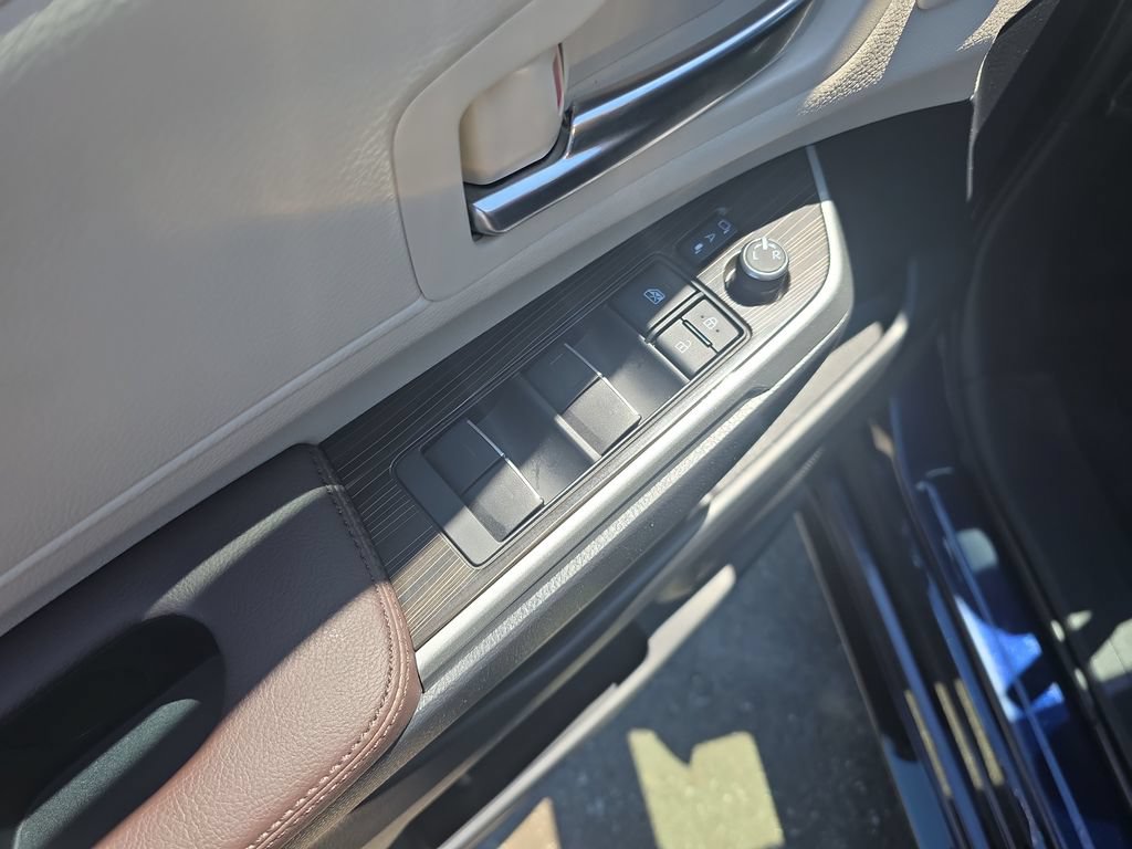 Used 2021 Toyota Sienna Platinum FWD image 11