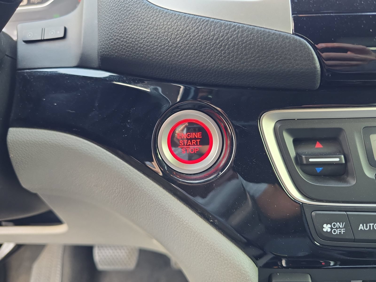 Used 2016 Honda Pilot Touring image 25