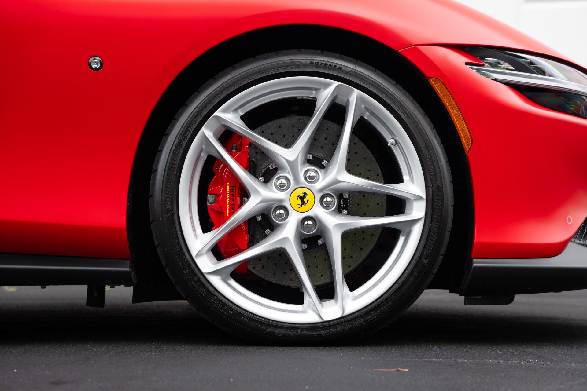 Used 2023 Ferrari Roma RWD image 9