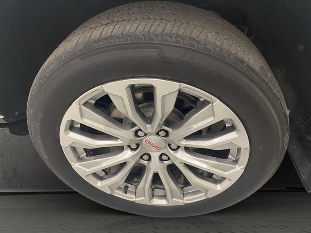 Used 2024 GMC Yukon Denali w/ Advanced Technology Package AWD/4WD image 39