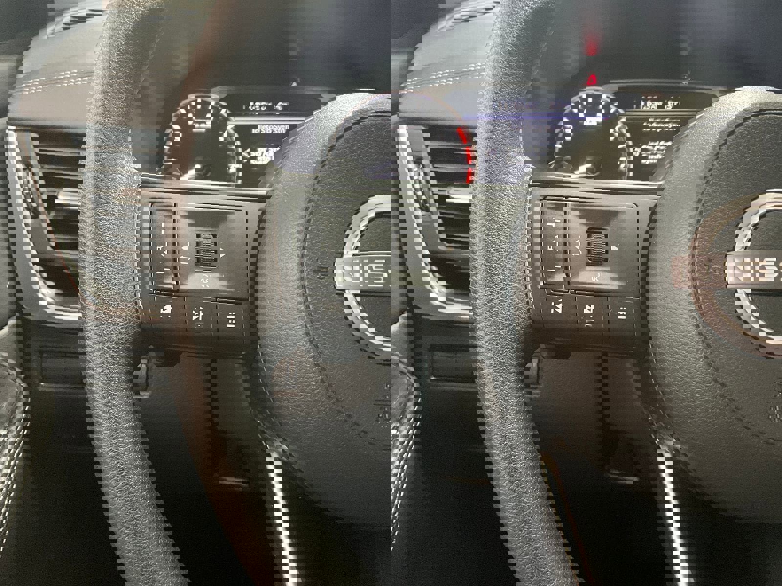 Used 2024 Nissan Rogue SV image 15