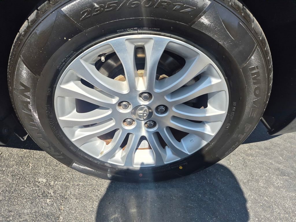 Used 2015 Toyota Sienna XLE w/ XLE Navigation Package image 17