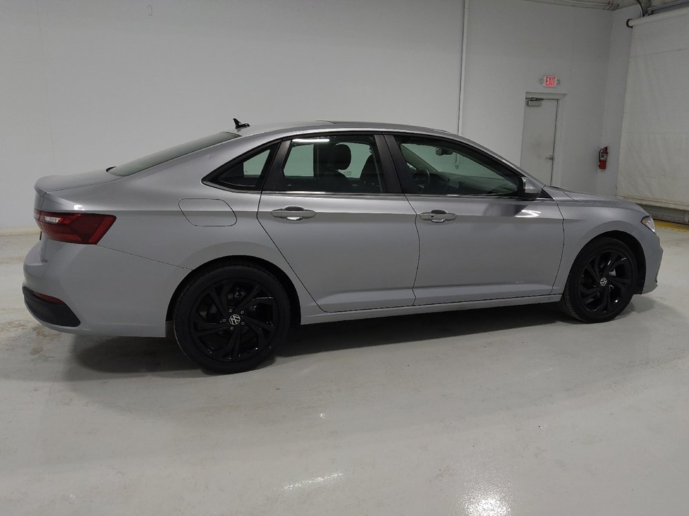 Used 2025 Volkswagen Jetta SE w/ Sunroof Package image 10