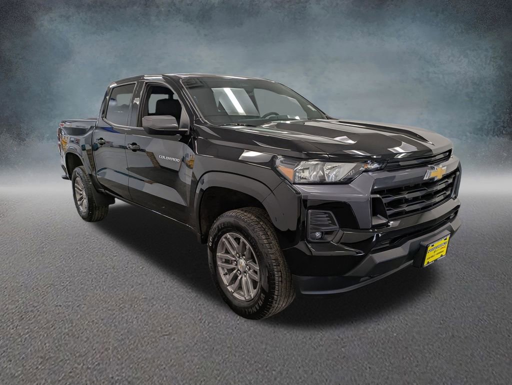 Used 2023 Chevrolet Colorado LT w/ LT Convenience Package II AWD/4WD image 3