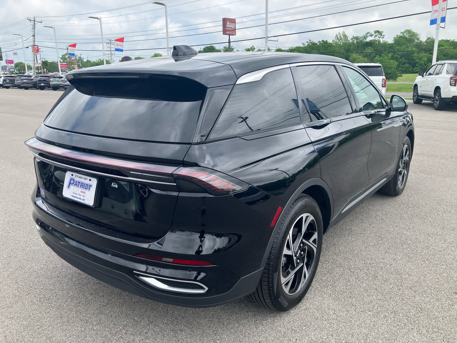 Used 2025 Lincoln Nautilus Premier AWD/4WD image 7