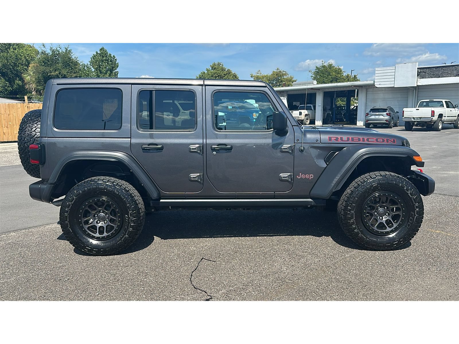 Used 2022 Jeep Wrangler Unlimited Rubicon w/ Xtreme Recon 35" Tire Package AWD/4WD image 6