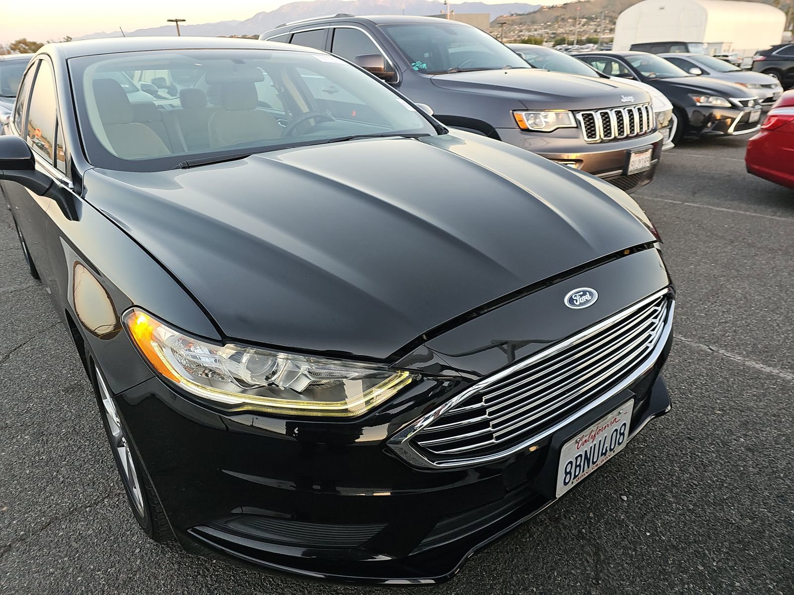 Used 2017 Ford Fusion SE image 2