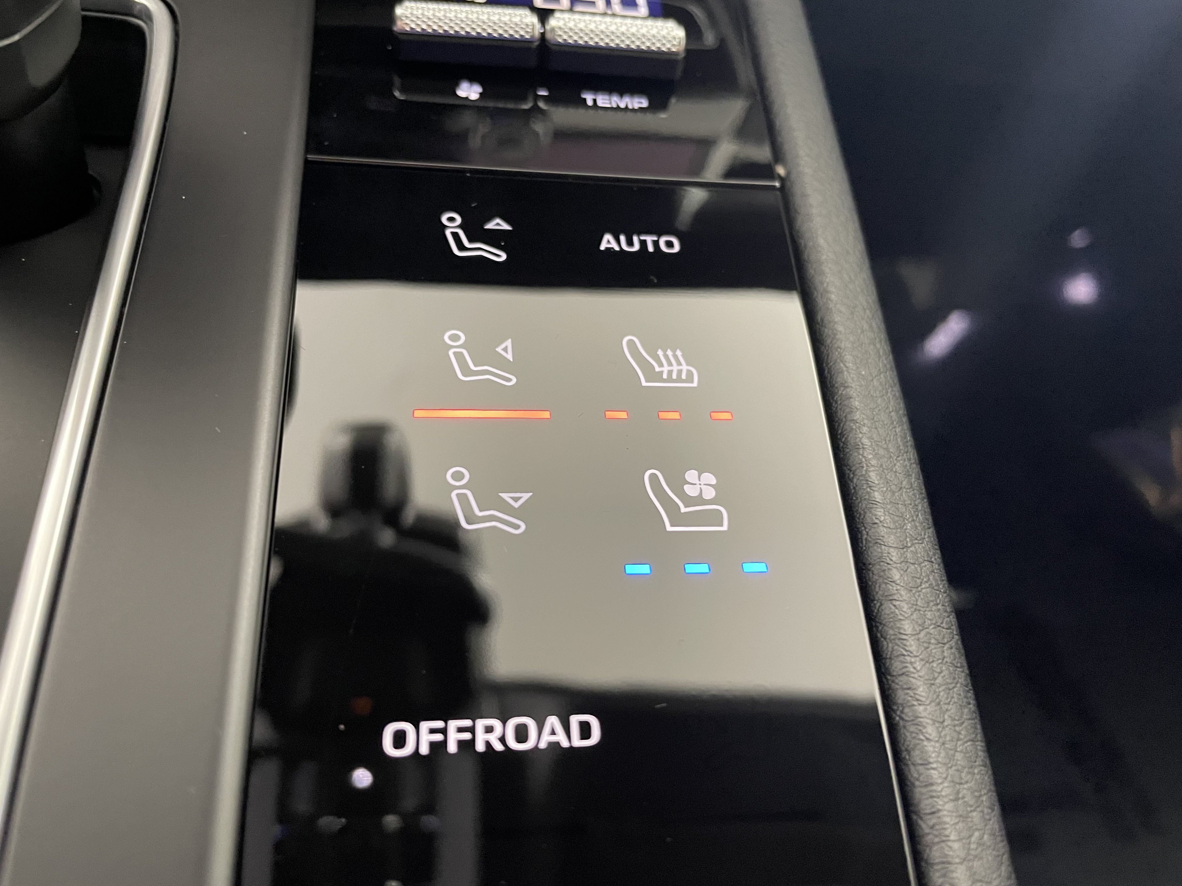 Certified 2026 Porsche Macan AWD/4WD image 23