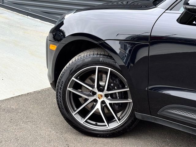 Certified 2025 Porsche Macan image 12