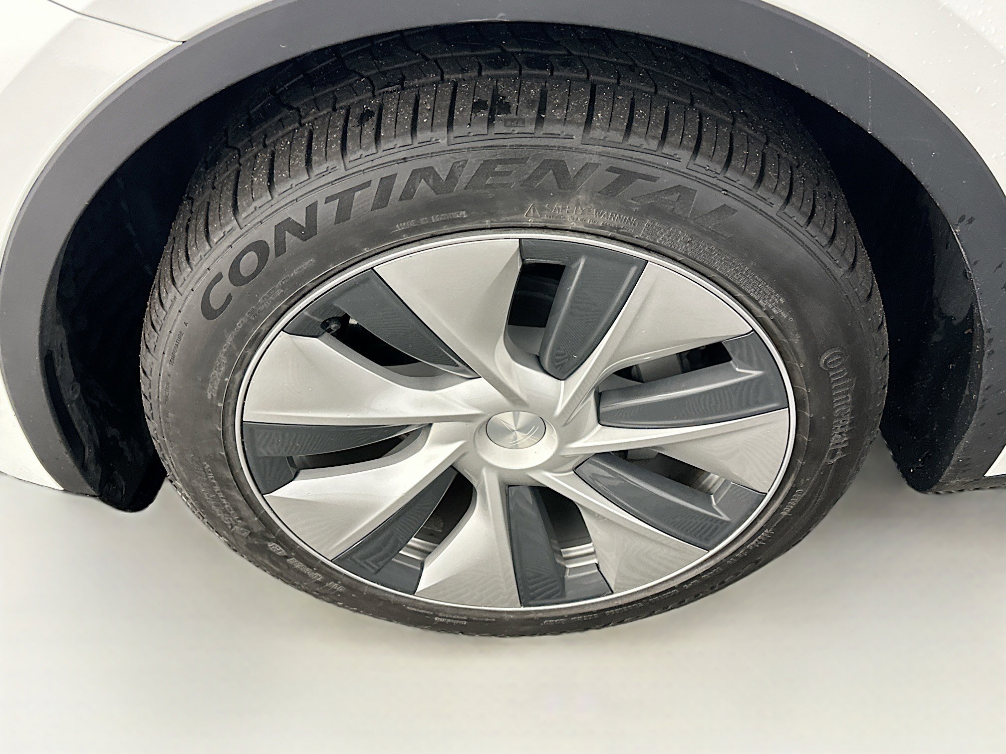 Used 2021 Tesla Model Y Long Range AWD/4WD image 11