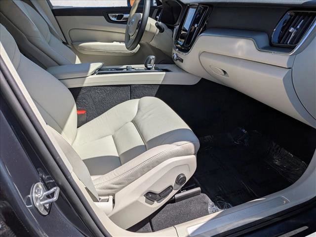 Used 2023 Volvo XC60 B5 Core image 22
