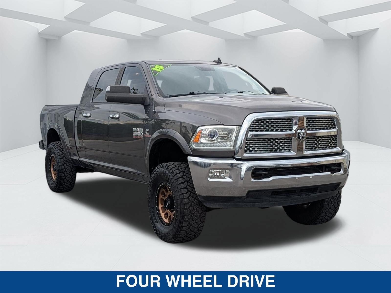 Used 2015 RAM 3500 Laramie w/ Convenience Group AWD/4WD image 3