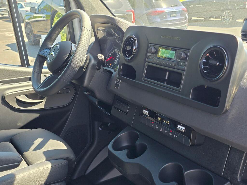 New 2025 Mercedes-Benz eSprinter 170 Cargo image 25