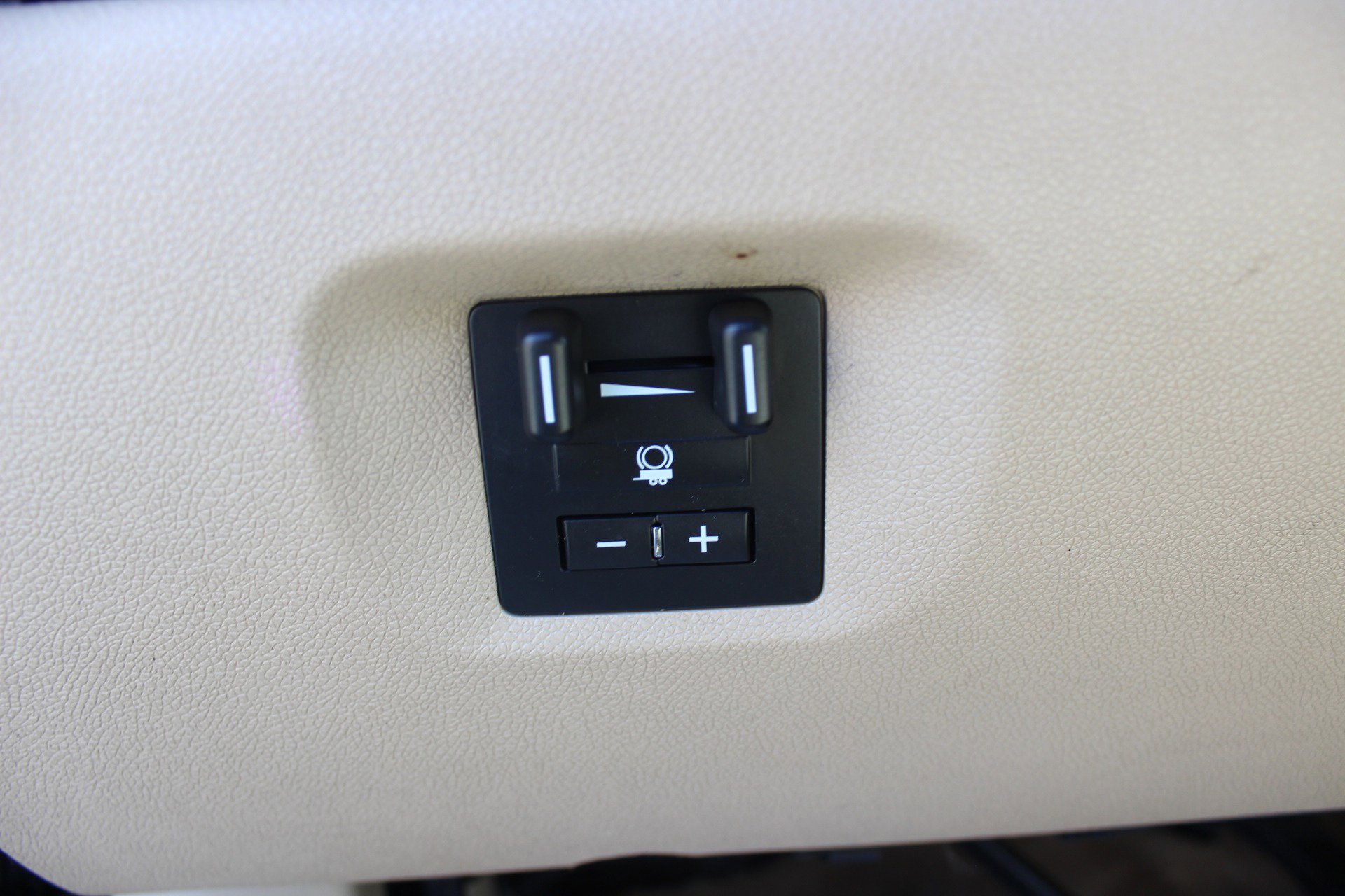 Used 2011 GMC Yukon Denali image 23