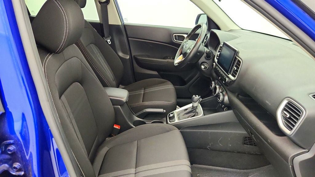 Used 2023 Hyundai Venue SEL FWD image 24