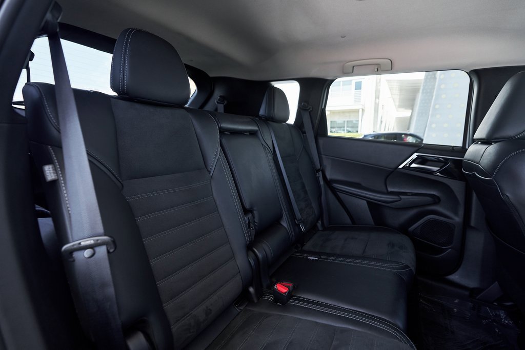 Used 2024 Mitsubishi Outlander SE image 27