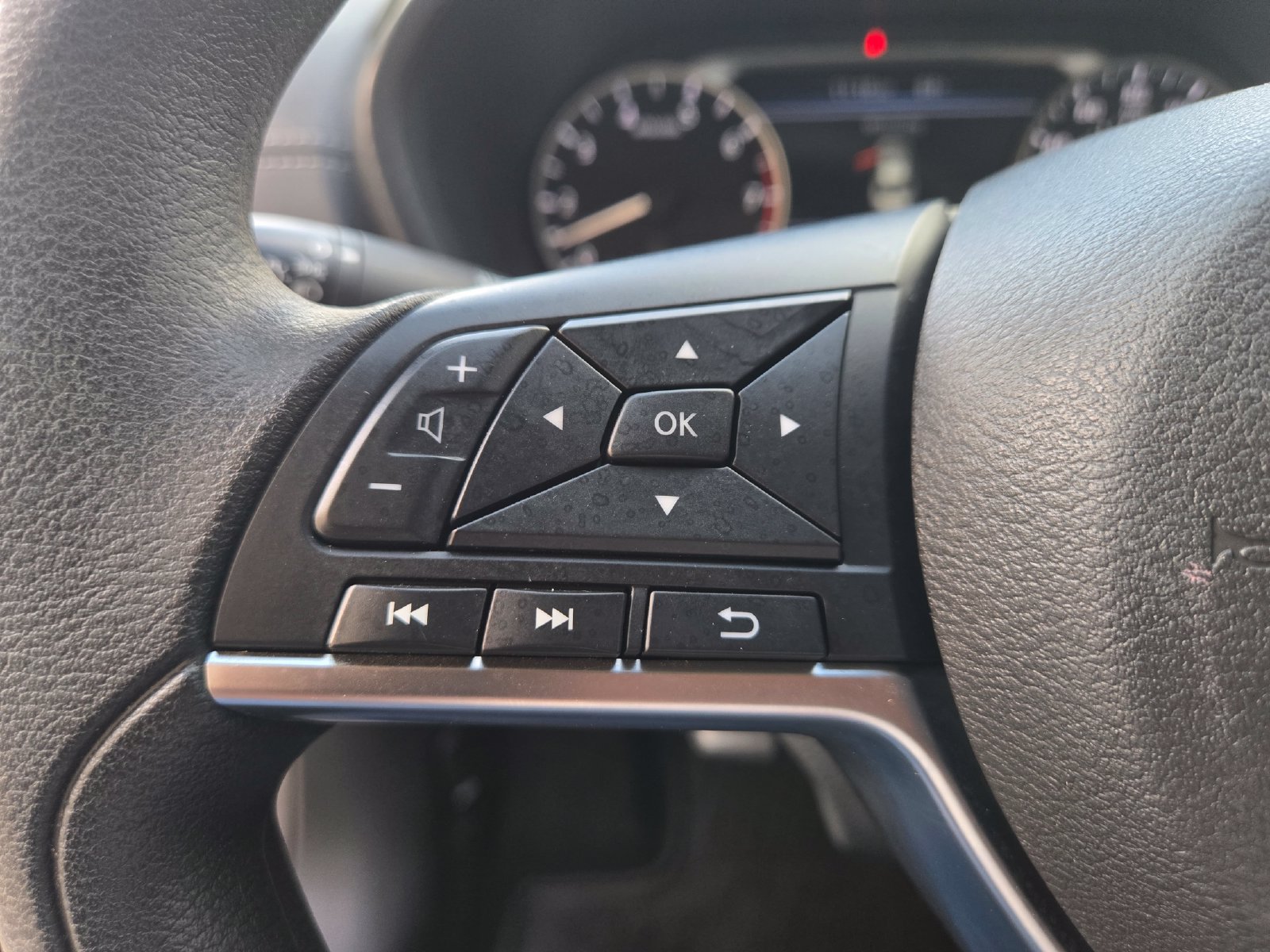 Used 2025 Nissan Sentra SV FWD image 12
