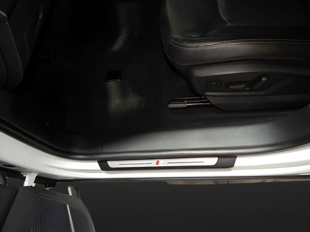 Used 2023 Audi Q8 Premium Plus image 14