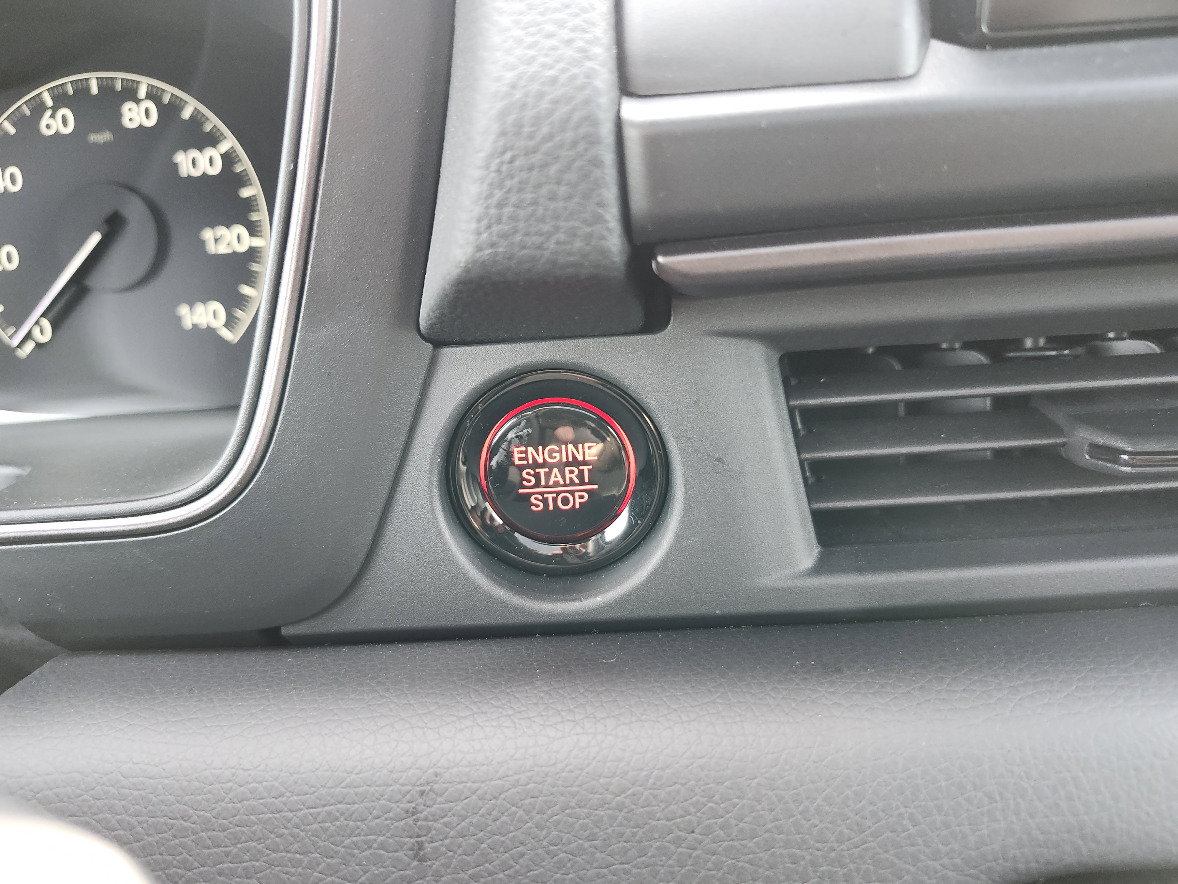 Used 2025 Honda Pilot TrailSport image 9