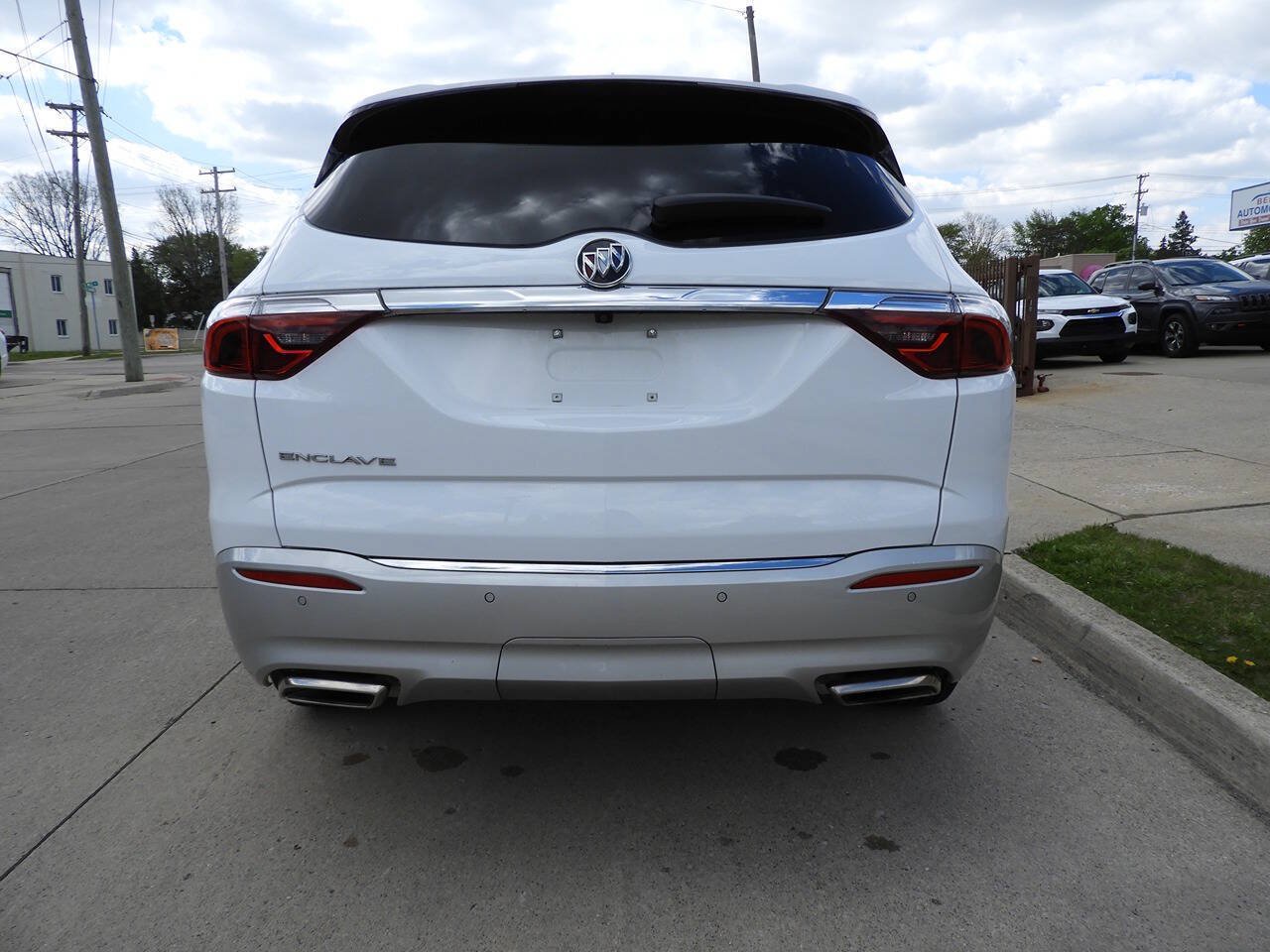 Used 2022 Buick Enclave Essence w/ Trailering Package, 5000 lbs. FWD image 8