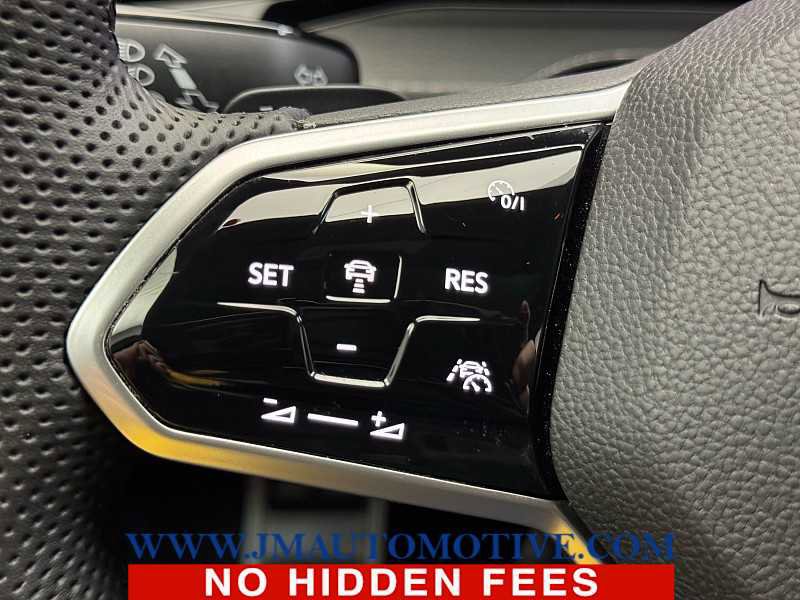 Used 2022 Volkswagen GTI SE image 42