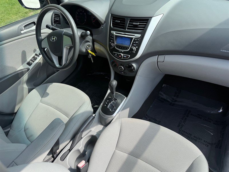 Used 2012 Hyundai Accent GLS FWD image 18