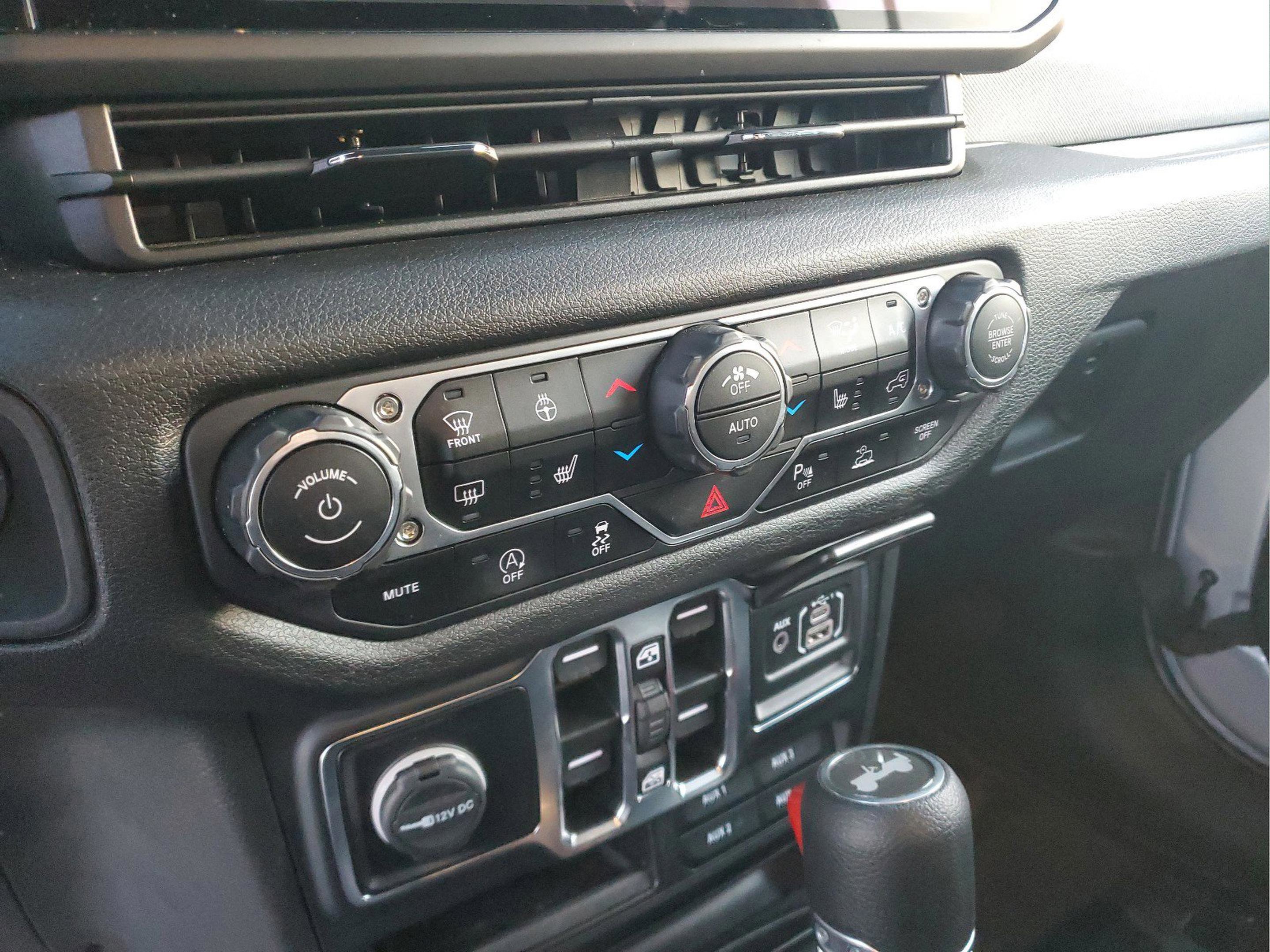 Certified 2024 Jeep Wrangler Sport S image 19