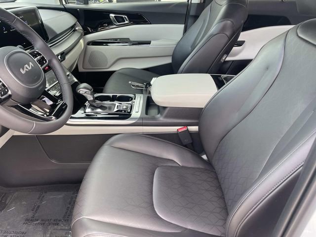 Used 2024 Kia Carnival EX image 20