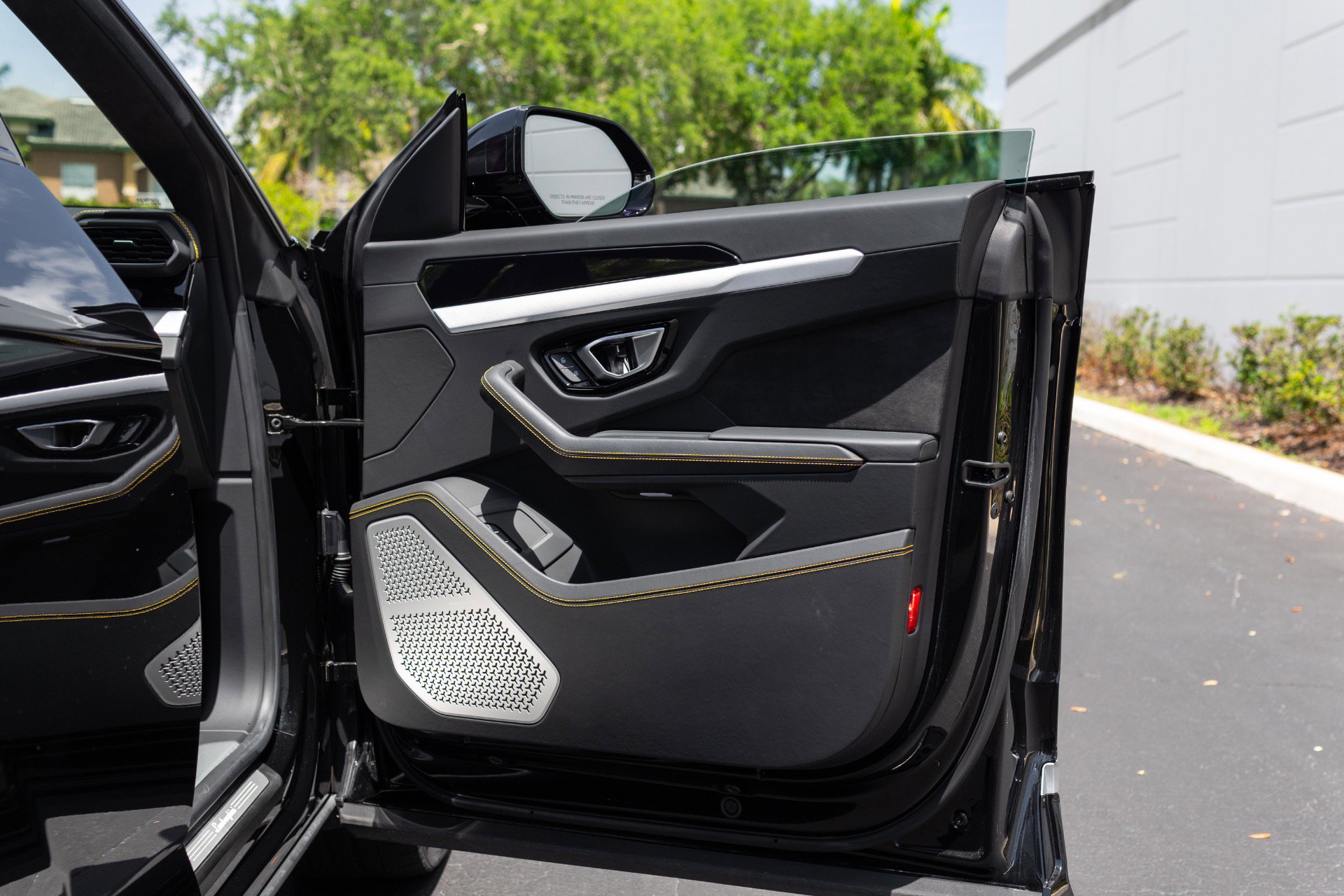 Used 2022 Lamborghini Urus AWD/4WD image 57