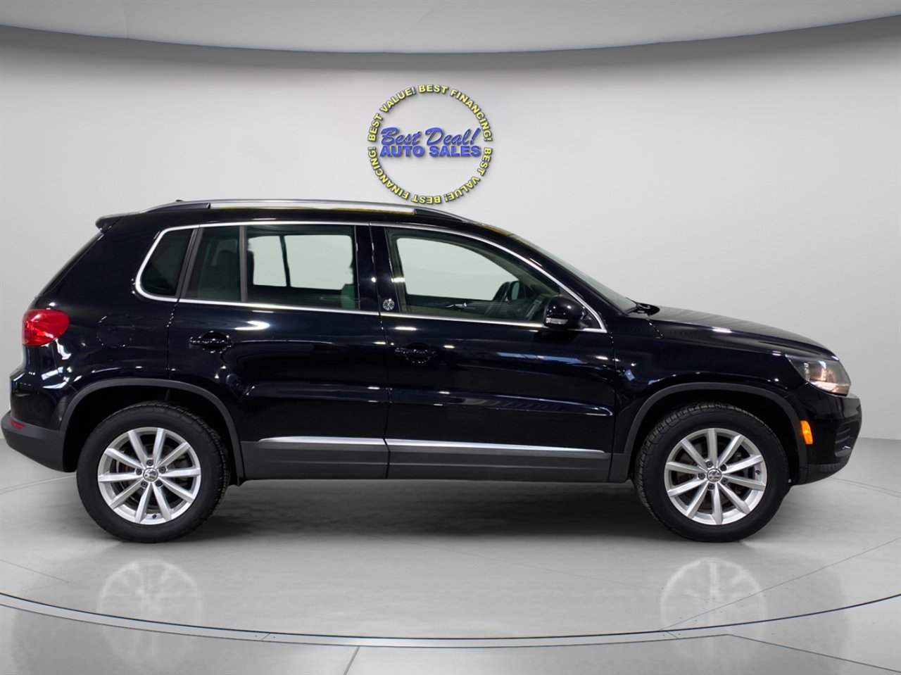Used 2017 Volkswagen Tiguan Wolfsburg Edition image 7