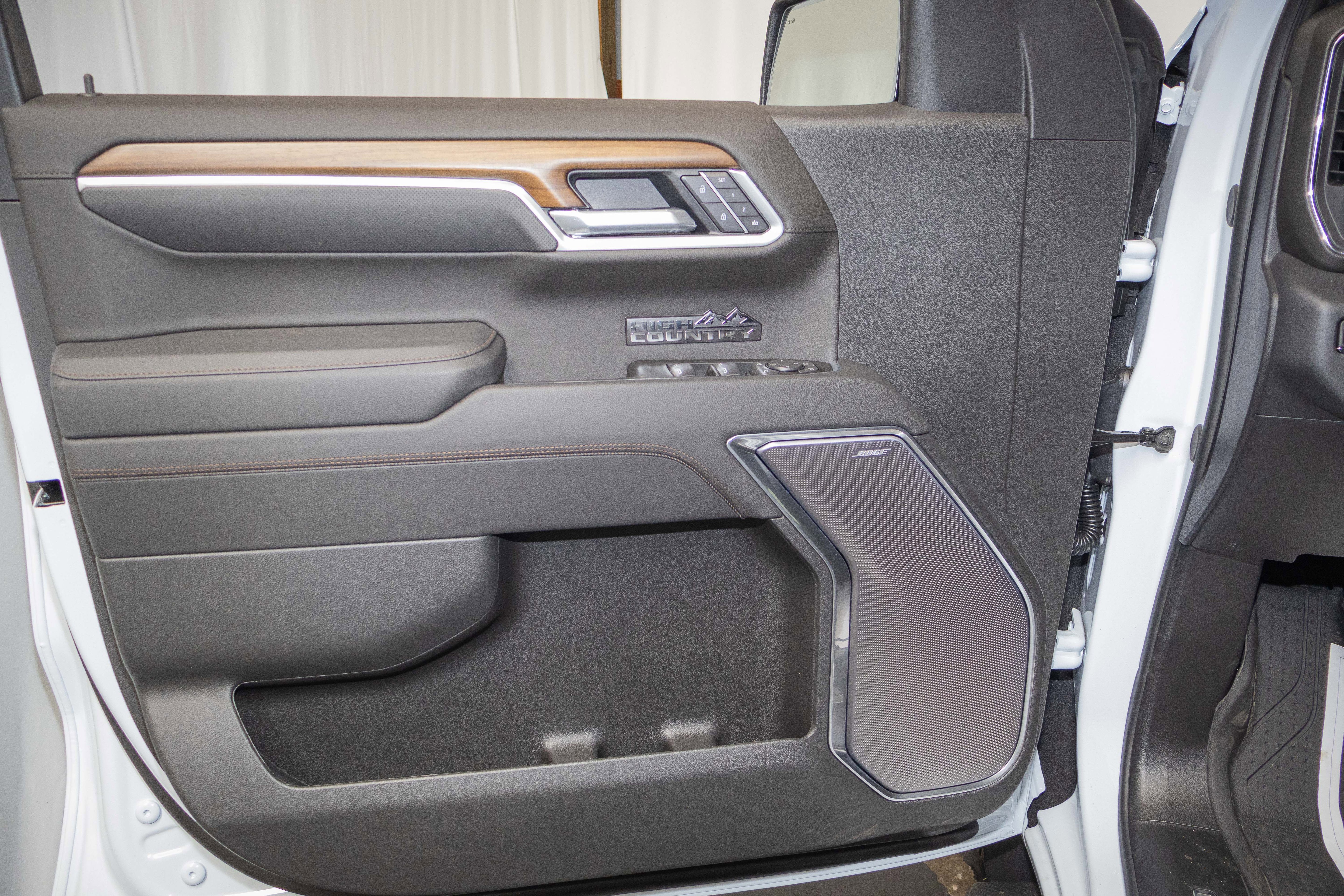 New 2026 Chevrolet Silverado 1500 High Country w/ High Country Premium Package AWD/4WD image 8