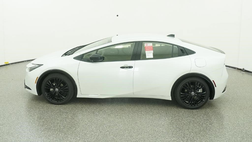 New 2026 Toyota Prius FWD image 9