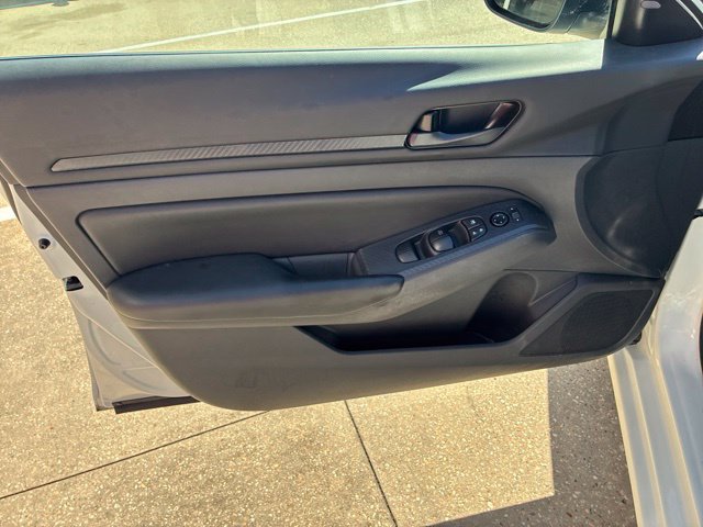 Used 2025 Nissan Altima 2.5 S FWD image 19